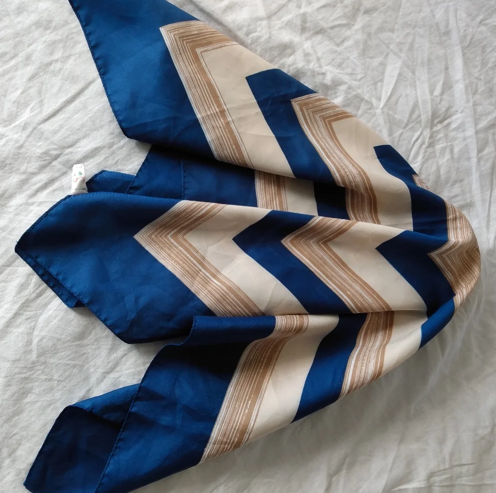 🔵 Border Scarf - Picture 6 of 7